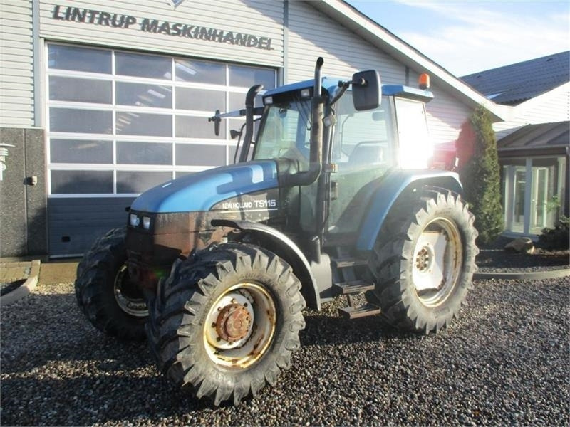 New Holland TS115 SLE - Farm tractor: picture 4 New Holland TS115 SLE - Farm tractor: picture 4