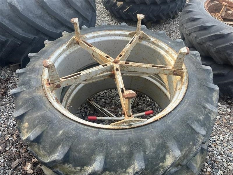 Pirelli 12,4R36 Molcon 5 arme bred - Tire for Agricultural machinery: picture 2 Pirelli 12,4R36 Molcon 5 arme bred - Tire for Agricultural machinery: picture 2