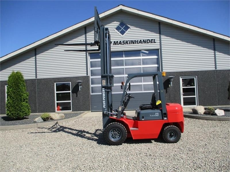 PlusPower 25 2500kg truck, med hydraulisk sideskif - Diesel forklift: picture 1 PlusPower 25 2500kg truck, med hydraulisk sideskif - Diesel forklift: picture 1