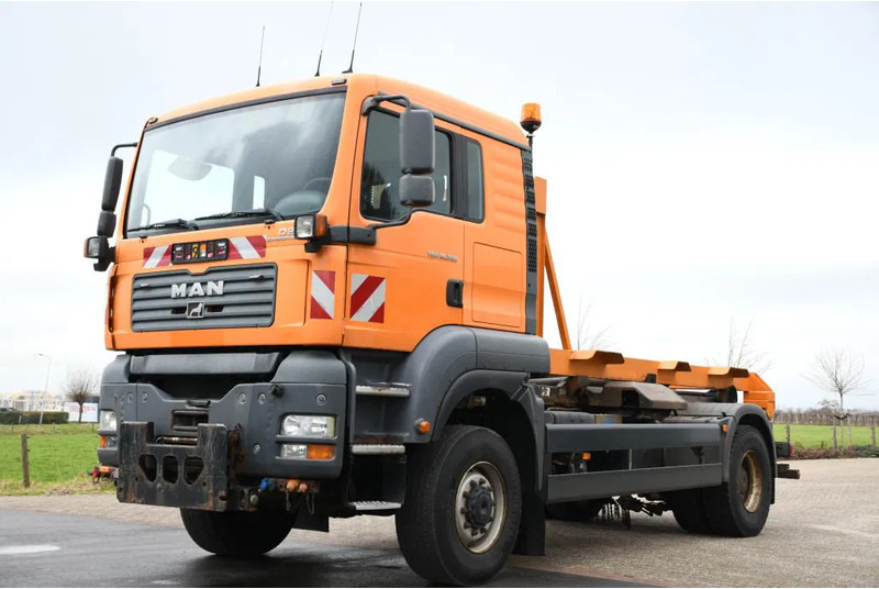 MAN TGA 18.350 4X4 BL HAAKARM/HOOKLIFT/ABROLLER!!KOMMUNAL!! - Hook lift truck: picture 3 MAN TGA 18.350 4X4 BL HAAKARM/HOOKLIFT/ABROLLER!!KOMMUNAL!! - Hook lift truck: picture 3