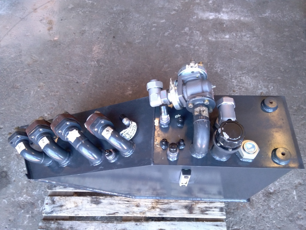 Bomag BM1000-35 - - Hydraulic tank for Construction machinery: picture 5 Bomag BM1000-35 - - Hydraulic tank for Construction machinery: picture 5