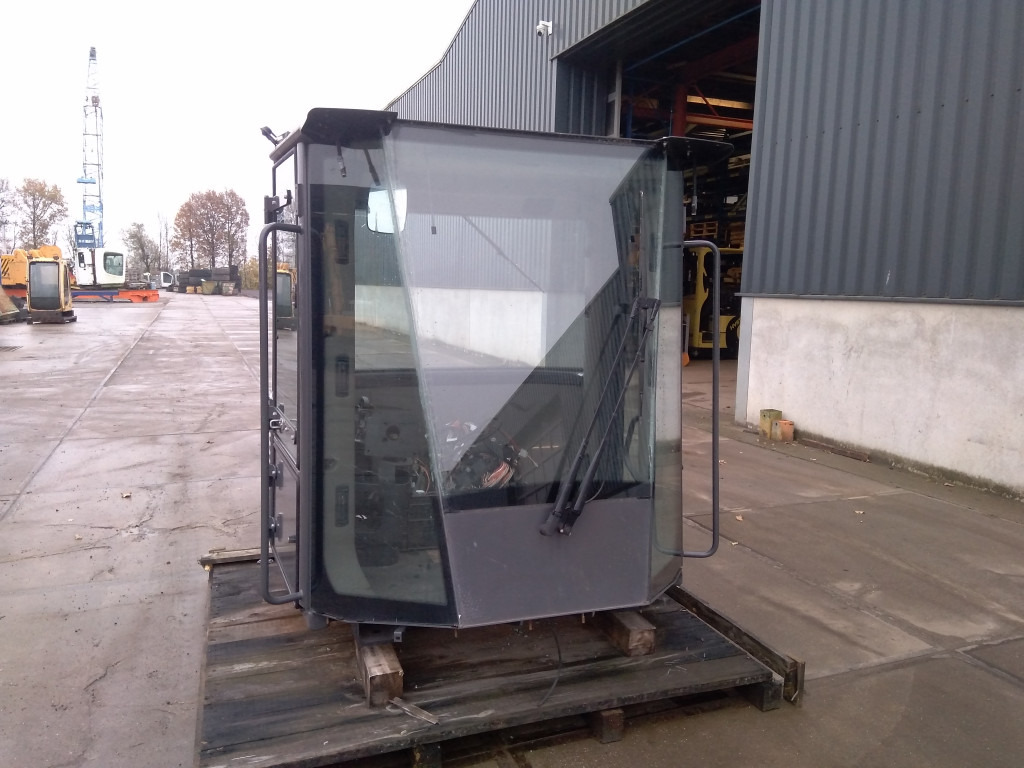 Case 84483623 - 84338702 - Cab for Construction machinery: picture 1 Case 84483623 - 84338702 - Cab for Construction machinery: picture 1