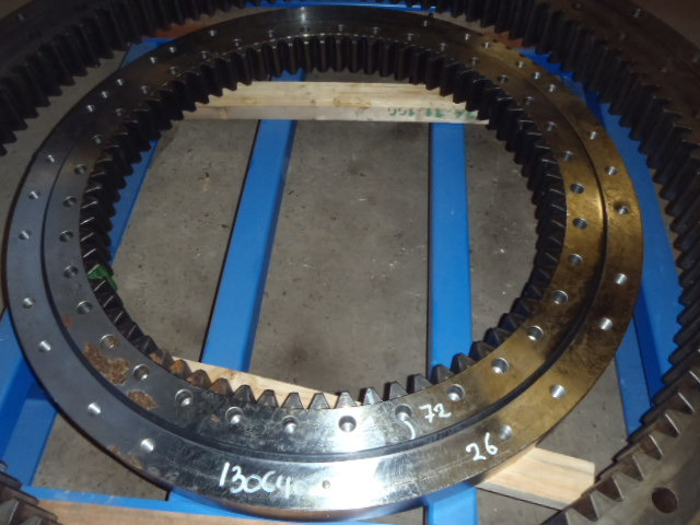 Case G2239953 - Z2239946 - Slewing ring for Construction machinery: picture 1 Case G2239953 - Z2239946 - Slewing ring for Construction machinery: picture 1