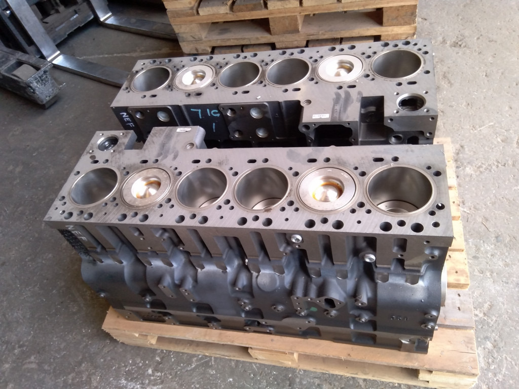 Case J991308 - 429461A1 - Cylinder block for Construction machinery: picture 1 Case J991308 - 429461A1 - Cylinder block for Construction machinery: picture 1