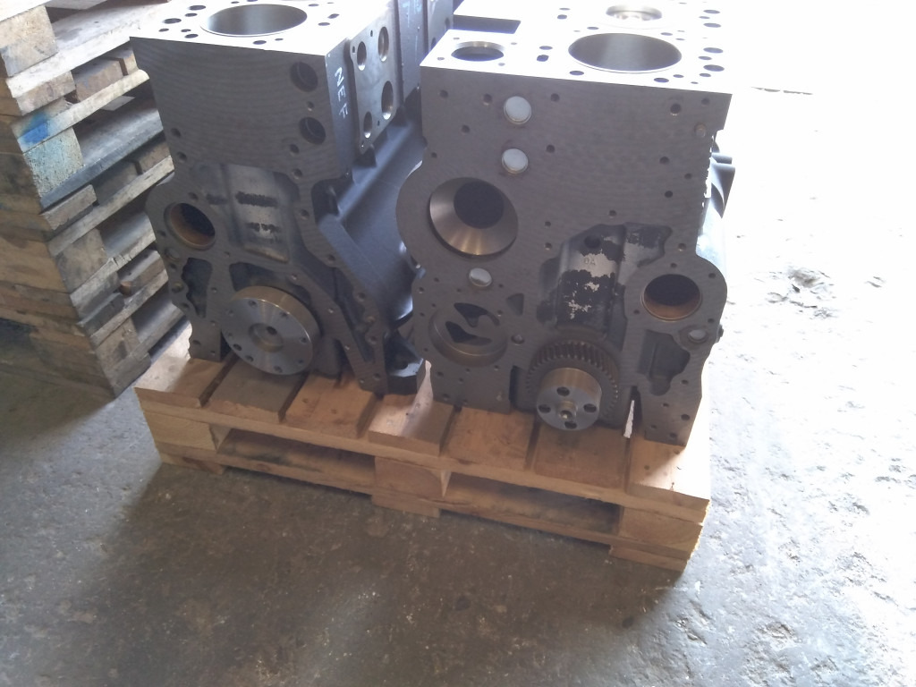 Case J991308 - 429461A1 - Cylinder block for Construction machinery: picture 2 Case J991308 - 429461A1 - Cylinder block for Construction machinery: picture 2