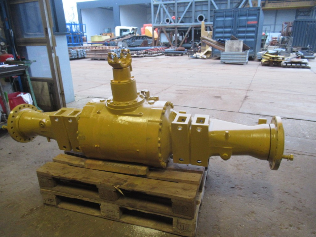 Caterpillar 1267843 - Front axle for Construction machinery: picture 2 Caterpillar 1267843 - Front axle for Construction machinery: picture 2