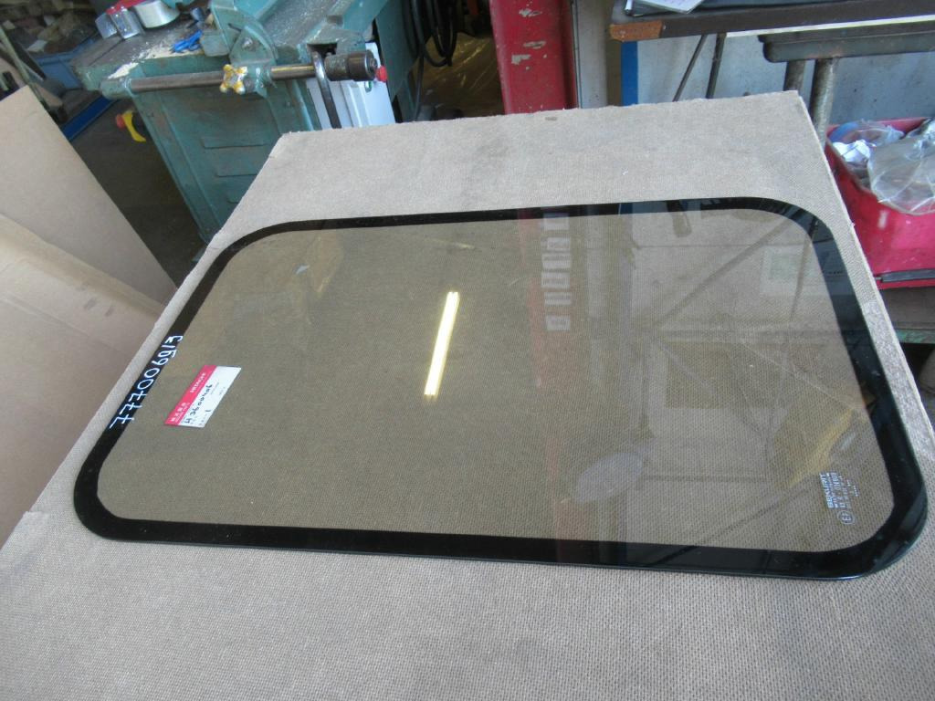 Hitachi 3600406 - - Window and parts for Construction machinery: picture 2 Hitachi 3600406 - - Window and parts for Construction machinery: picture 2