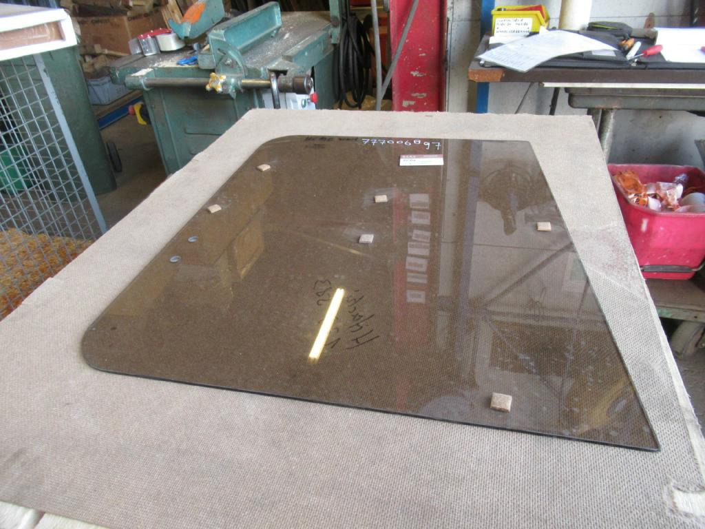 Hitachi 407654 - - Window and parts for Construction machinery: picture 2 Hitachi 407654 - - Window and parts for Construction machinery: picture 2