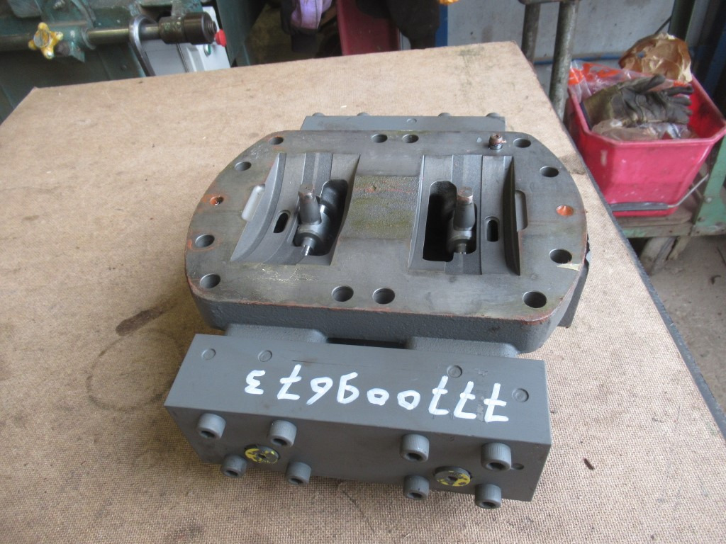 Hitachi 4217020 - - Oil pump for Construction machinery: picture 3 Hitachi 4217020 - - Oil pump for Construction machinery: picture 3