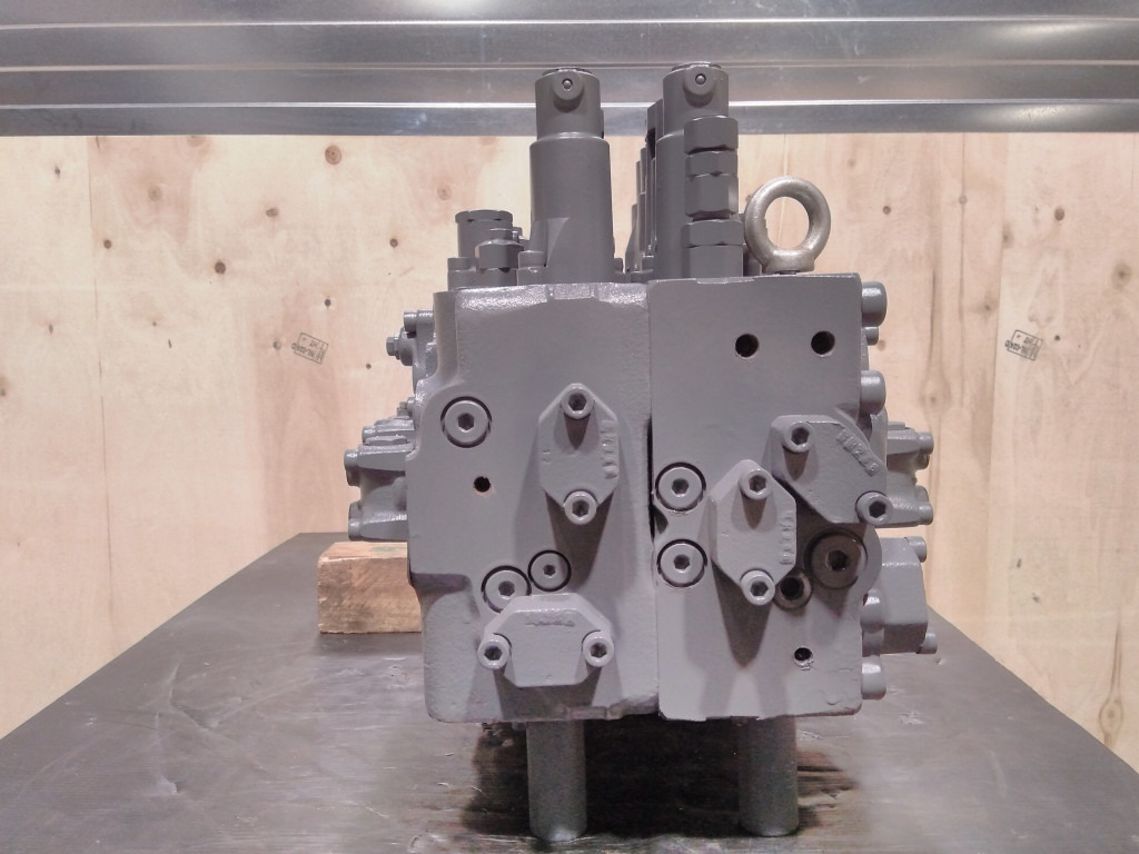 Hitachi 4606144 - 4645312 - Hydraulic valve for Construction machinery: picture 4 Hitachi 4606144 - 4645312 - Hydraulic valve for Construction machinery: picture 4