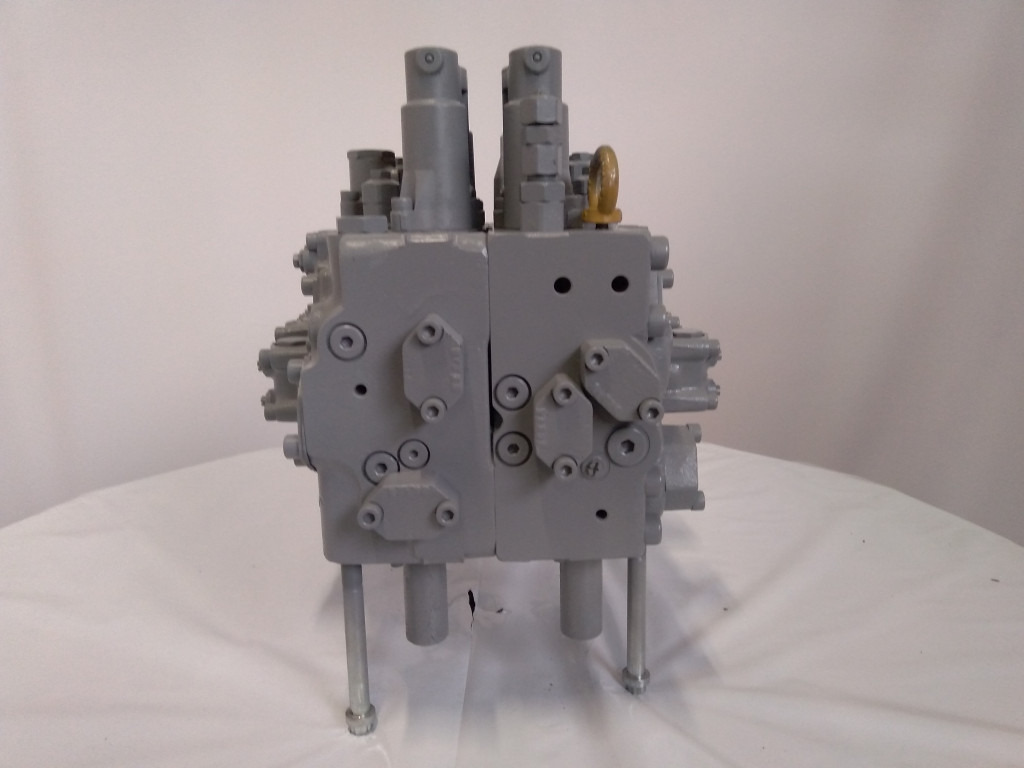 Hitachi 4645312 - 4606144 - Hydraulic valve for Construction machinery: picture 5 Hitachi 4645312 - 4606144 - Hydraulic valve for Construction machinery: picture 5