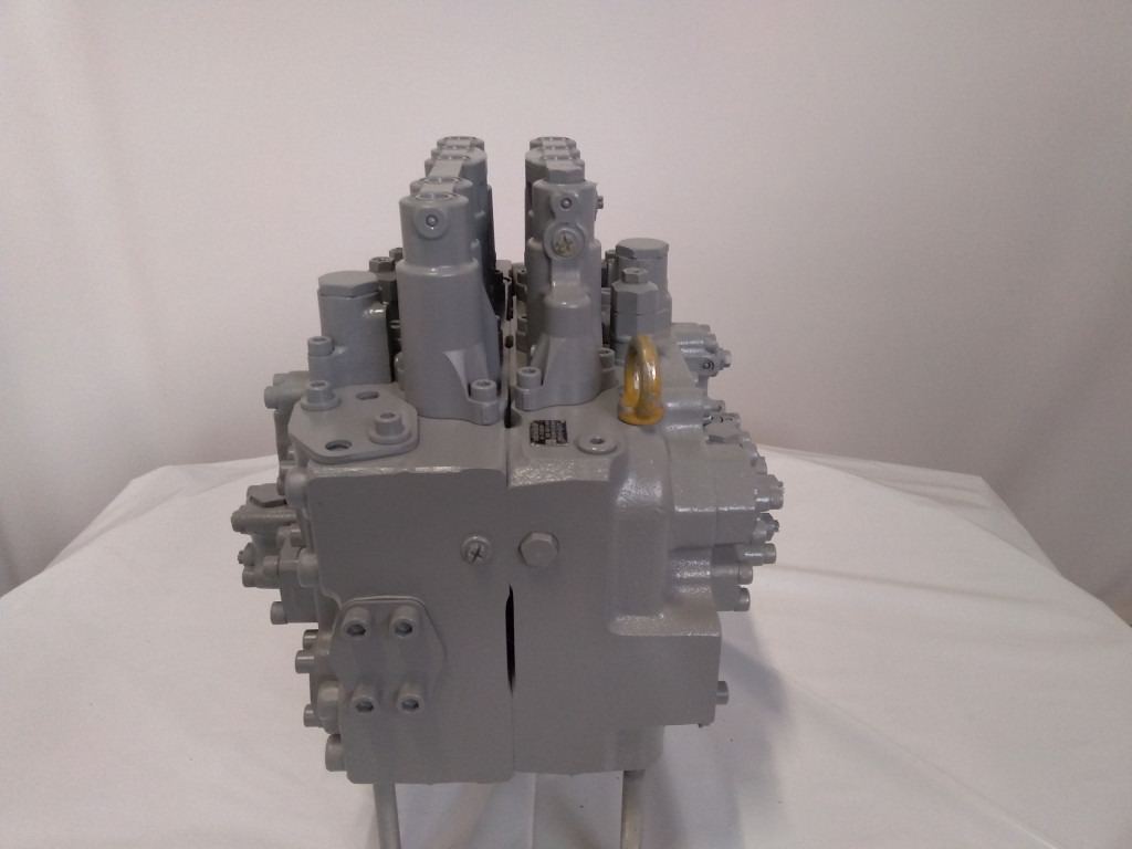 Hitachi 4645312 - 4658032 - Hydraulic valve for Construction machinery: picture 3 Hitachi 4645312 - 4658032 - Hydraulic valve for Construction machinery: picture 3
