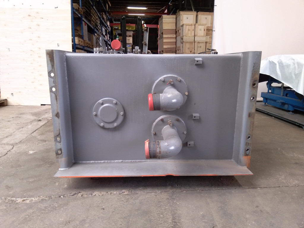 Hitachi 5011416 - Hydraulic tank for Construction machinery: picture 3 Hitachi 5011416 - Hydraulic tank for Construction machinery: picture 3