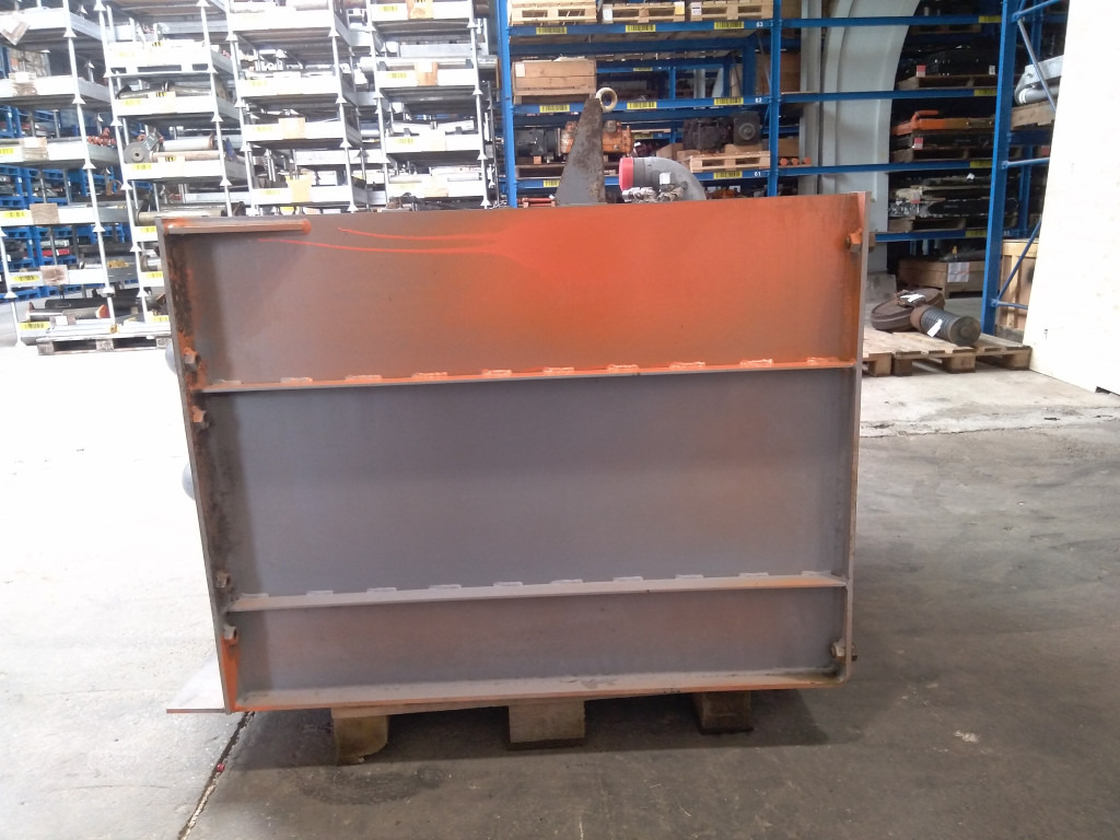 Hitachi 5011416 - Hydraulic tank for Construction machinery: picture 4 Hitachi 5011416 - Hydraulic tank for Construction machinery: picture 4
