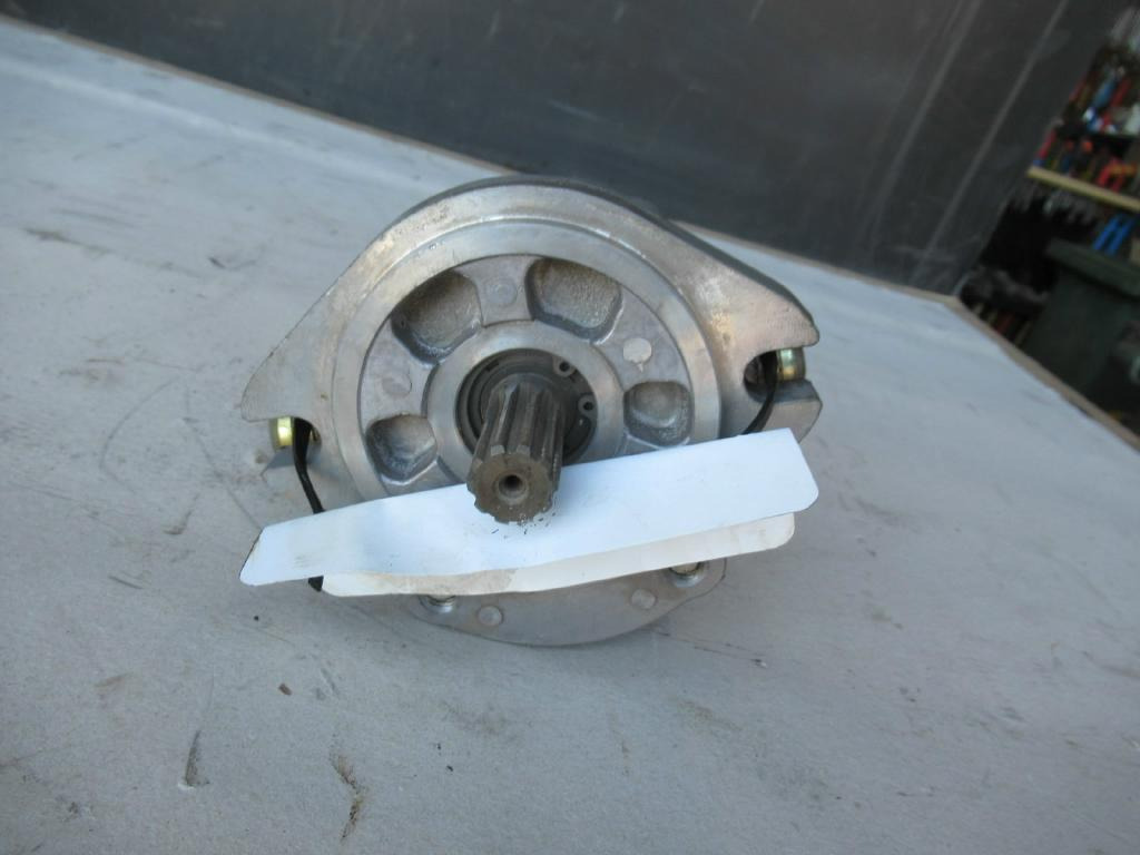 Hitachi 9217993 - - Steering pump for Construction machinery: picture 2 Hitachi 9217993 - - Steering pump for Construction machinery: picture 2