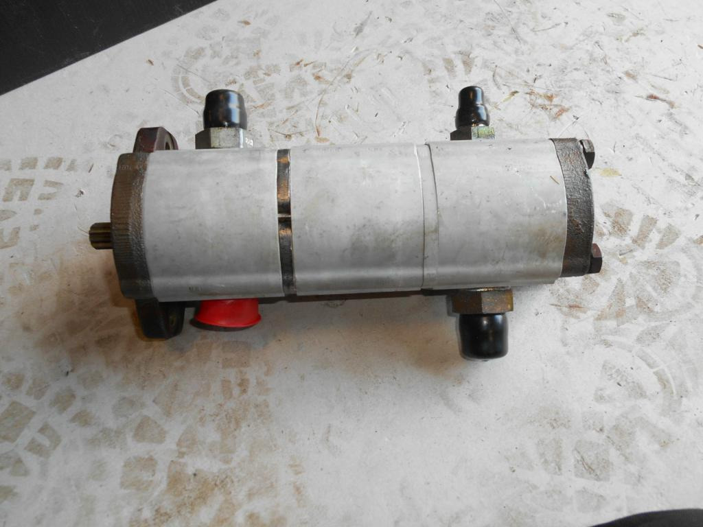 Hitachi Unknown - - Steering pump for Construction machinery: picture 4 Hitachi Unknown - - Steering pump for Construction machinery: picture 4