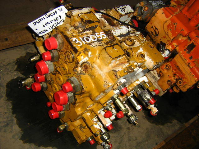 Hyundai 130LC-3 - - Hydraulic valve for Construction machinery: picture 1 Hyundai 130LC-3 - - Hydraulic valve for Construction machinery: picture 1