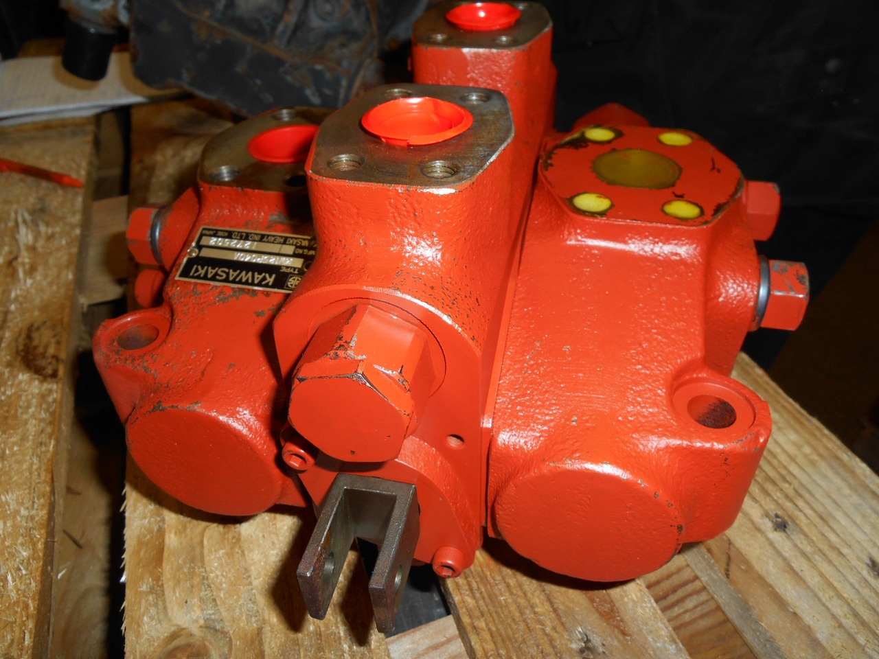 Kawasaki MW125P040A - - Hydraulic valve for Construction machinery: picture 2 Kawasaki MW125P040A - - Hydraulic valve for Construction machinery: picture 2