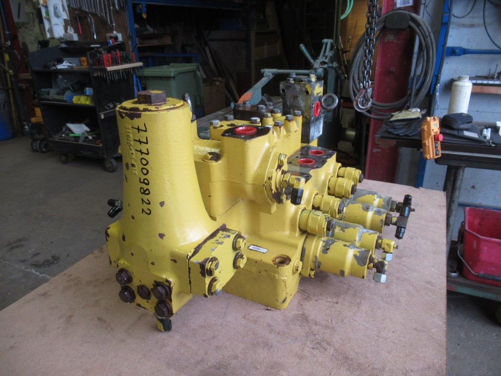 Komatsu 709-149-4200 - 7091494200 - Hydraulic valve for Construction machinery: picture 2 Komatsu 709-149-4200 - 7091494200 - Hydraulic valve for Construction machinery: picture 2