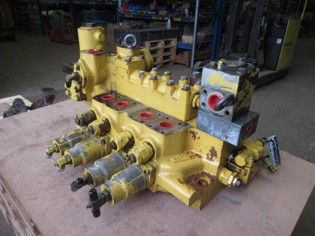 Komatsu 709-149-4200 - 7091494200 - Hydraulic valve for Construction machinery: picture 3 Komatsu 709-149-4200 - 7091494200 - Hydraulic valve for Construction machinery: picture 3