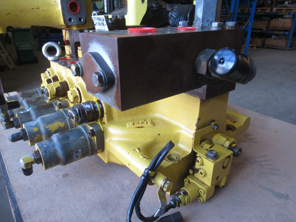 Komatsu 709-159-4200 - 7091594200 - Hydraulic valve for Construction machinery: picture 2 Komatsu 709-159-4200 - 7091594200 - Hydraulic valve for Construction machinery: picture 2