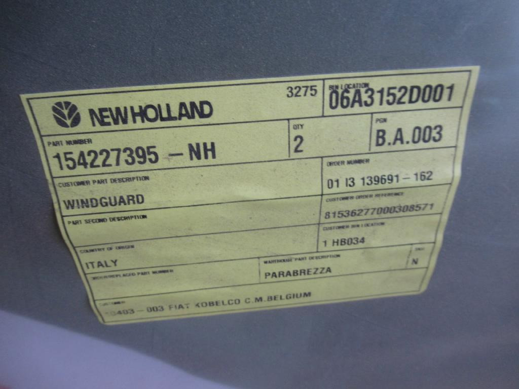 New Holland 154227395 - - Window and parts for Construction machinery: picture 3 New Holland 154227395 - - Window and parts for Construction machinery: picture 3