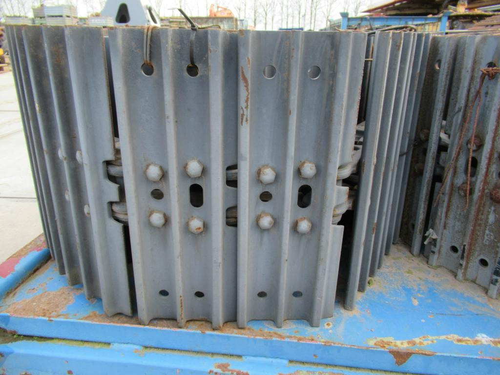 New Holland 2424J17502 - - Track for Construction machinery: picture 2 New Holland 2424J17502 - - Track for Construction machinery: picture 2