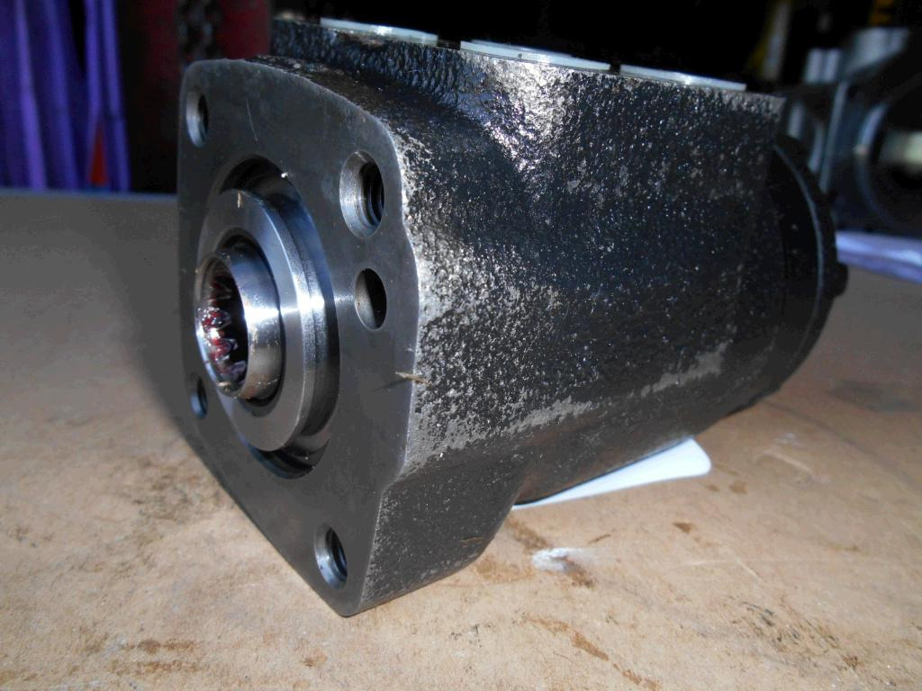 New Holland 4403248 - 4229316 - Hydraulic motor for Construction machinery: picture 4 New Holland 4403248 - 4229316 - Hydraulic motor for Construction machinery: picture 4