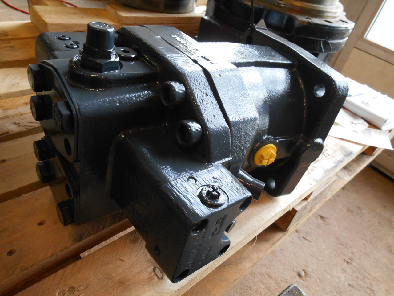 New Holland 8912709 - 8911116 - Hydraulic motor for Construction machinery: picture 4 New Holland 8912709 - 8911116 - Hydraulic motor for Construction machinery: picture 4