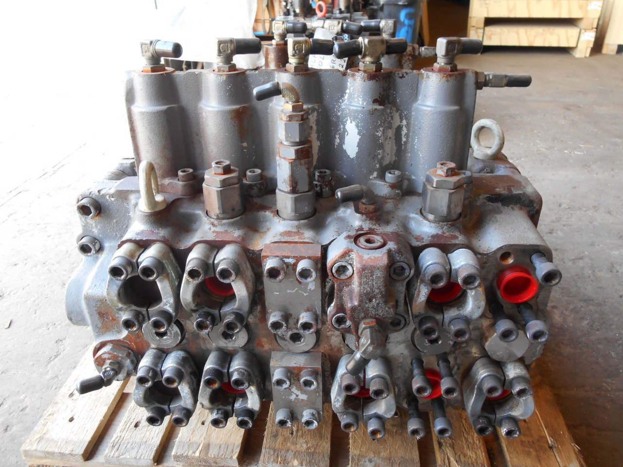 Shibaura UH36-108 - - Hydraulic valve for Construction machinery: picture 2 Shibaura UH36-108 - - Hydraulic valve for Construction machinery: picture 2