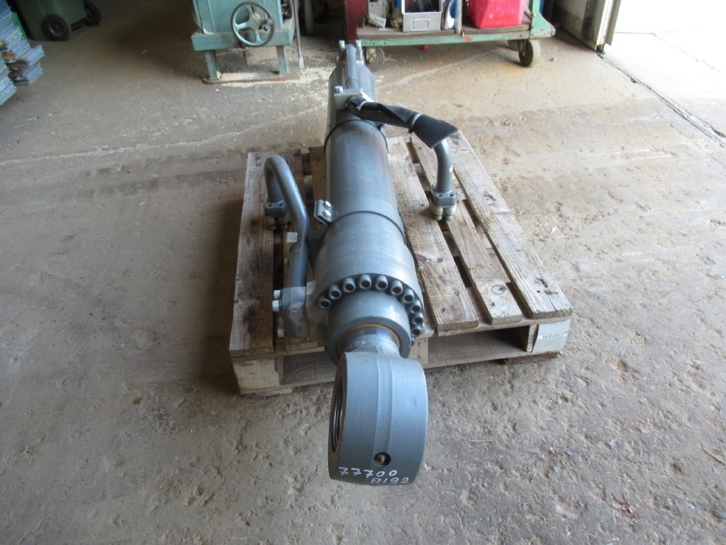 Volvo 380 - VOE14640433 - Hydraulic cylinder for Construction machinery: picture 2 Volvo 380 - VOE14640433 - Hydraulic cylinder for Construction machinery: picture 2