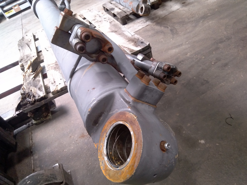 Volvo SA114604990 - Hydraulic cylinder for Construction machinery: picture 3 Volvo SA114604990 - Hydraulic cylinder for Construction machinery: picture 3