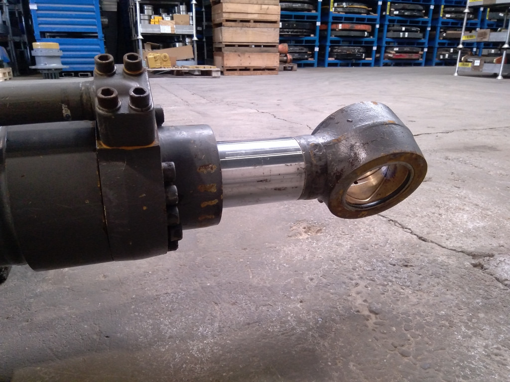 Volvo SA114604990 - SA114604980 - Hydraulic cylinder for Construction machinery: picture 2 Volvo SA114604990 - SA114604980 - Hydraulic cylinder for Construction machinery: picture 2