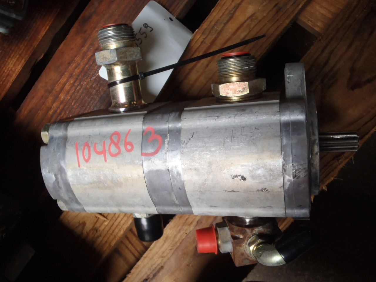 Zexel 9218031 - Steering pump for Construction machinery: picture 1 Zexel 9218031 - Steering pump for Construction machinery: picture 1