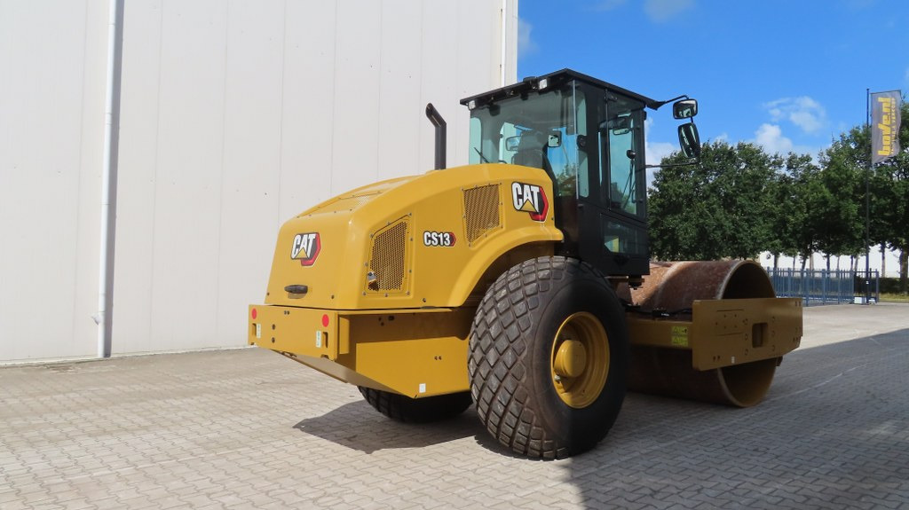 Caterpillar CS13 - Compactor: picture 2 Caterpillar CS13 - Compactor: picture 2