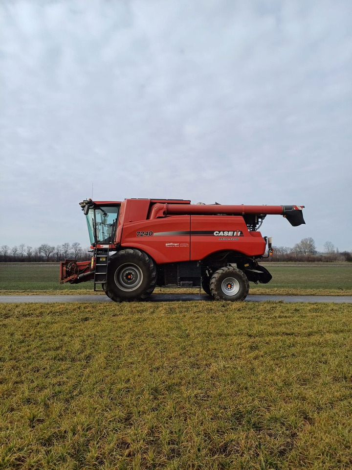 Case IH Axial-Flow 7240 - Combine harvester: picture 2 Case IH Axial-Flow 7240 - Combine harvester: picture 2