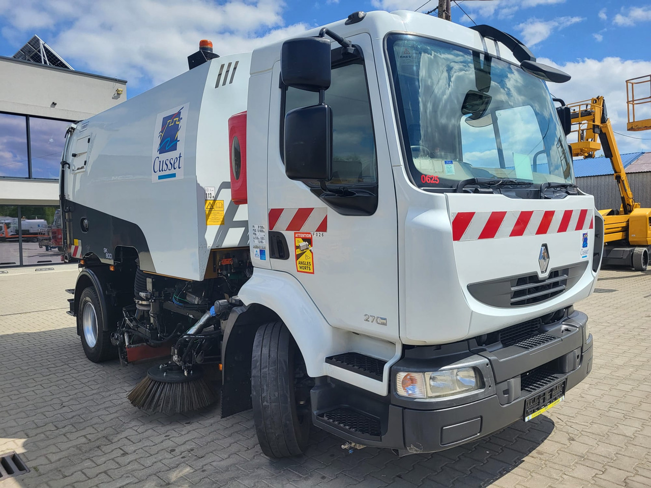 Renault Midlum Schmidt SK600 - Road sweeper: picture 2 Renault Midlum Schmidt SK600 - Road sweeper: picture 2