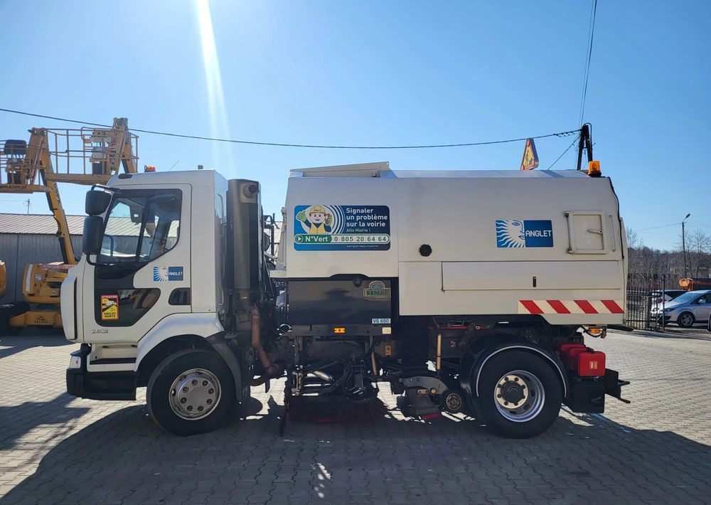 Renault Renault Midlum 240 - Road sweeper: picture 2 Renault Renault Midlum 240 - Road sweeper: picture 2