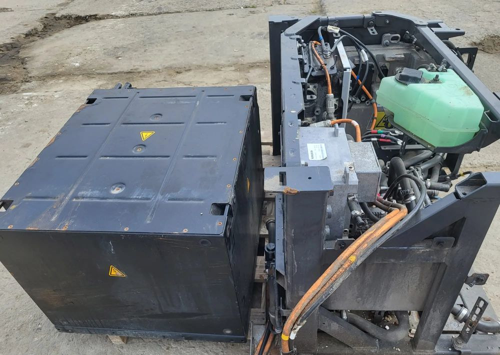 Kompletny system hybrydowy Volvo – akumulator HV, BDU, przetwornica, wiązka, BDU – NOWE - Spare parts for Truck: picture 2 Kompletny system hybrydowy Volvo – akumulator HV, BDU, przetwornica, wiązka, BDU – NOWE - Spare parts for Truck: picture 2