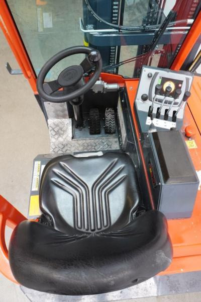 Combilift CBE3000 - 4-way reach truck: picture 3 Combilift CBE3000 - 4-way reach truck: picture 3