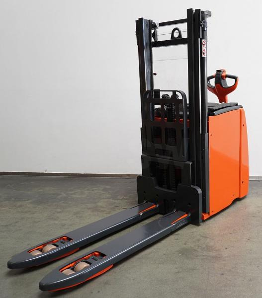 Linde D 10 1163 - Stacker: picture 2 Linde D 10 1163 - Stacker: picture 2