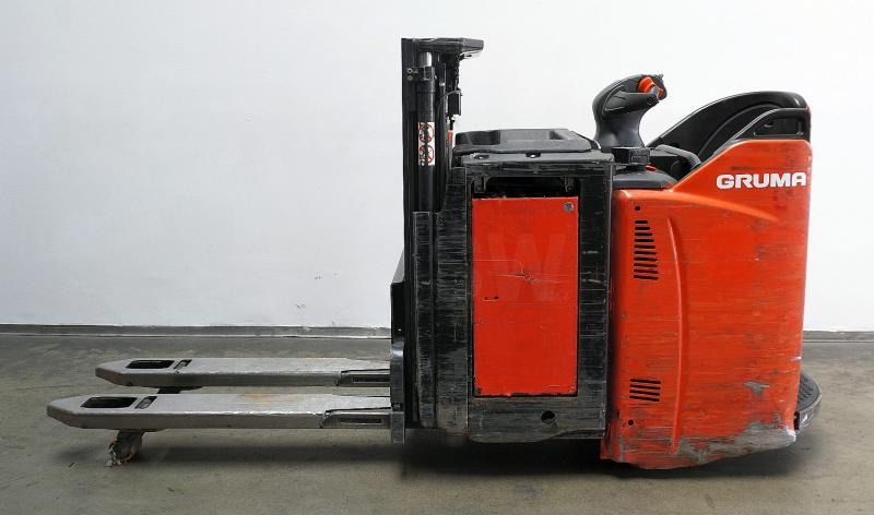 Linde D 12 HP SP 133 - Stacker: picture 3 Linde D 12 HP SP 133 - Stacker: picture 3