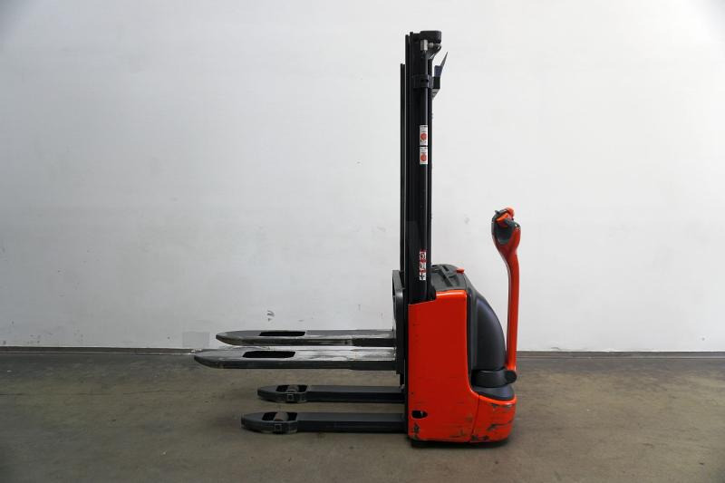 Linde L 12 1172 - Stacker: picture 3 Linde L 12 1172 - Stacker: picture 3