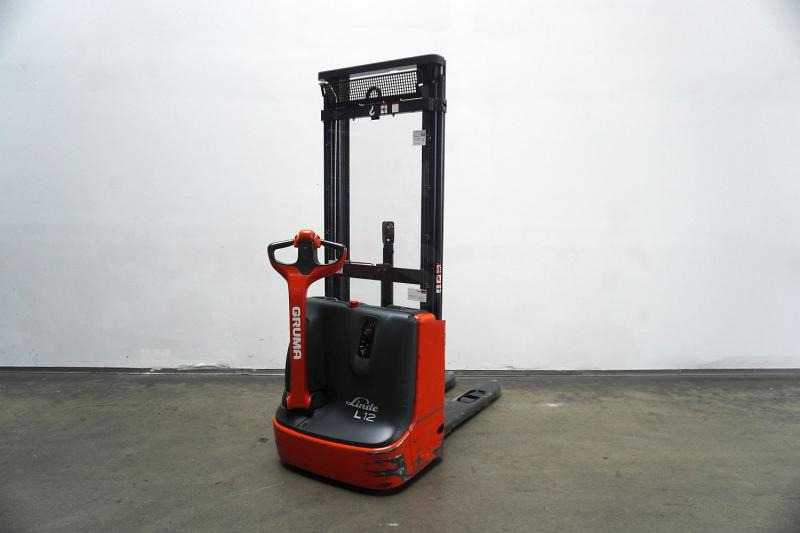 Linde L 12 1172 - Stacker: picture 1 Linde L 12 1172 - Stacker: picture 1