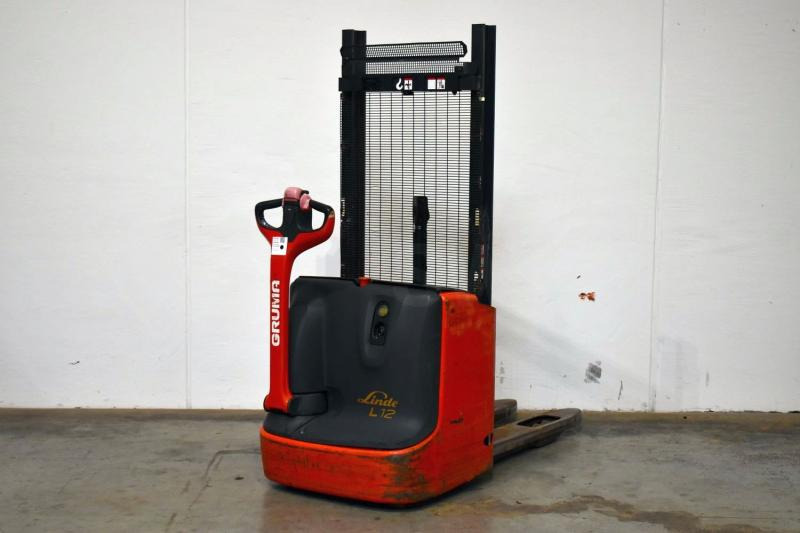 Linde L 12 i 1172 - Stacker: picture 1 Linde L 12 i 1172 - Stacker: picture 1