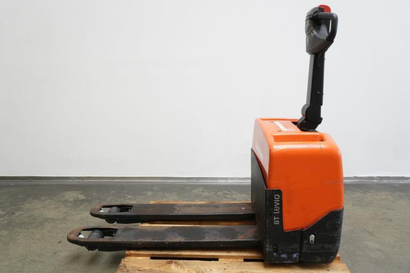 Toyota LWE130 - Pallet truck: picture 2 Toyota LWE130 - Pallet truck: picture 2