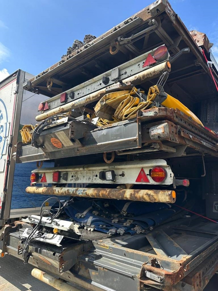 Krone SD - Curtainsider semi-trailer: picture 2 Krone SD - Curtainsider semi-trailer: picture 2