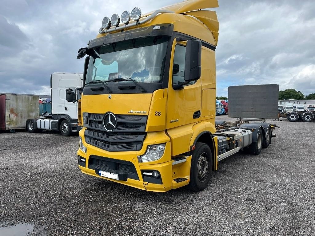 Mercedes-Benz 2548 SERIE NR 7342 - Container transporter/ Swap body truck: picture 1 Mercedes-Benz 2548 SERIE NR 7342 - Container transporter/ Swap body truck: picture 1