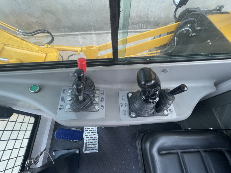 New Concrete mixer truck QINGDAO PROMISING 3.5CBM Concrete Mixer Truck with Self-Loading Bucket CML350: picture 8