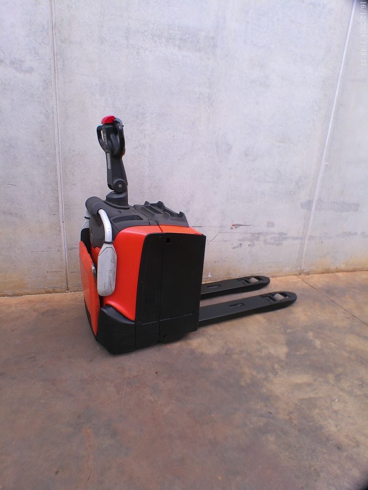 BT LPE 200 - Pallet truck: picture 3 BT LPE 200 - Pallet truck: picture 3